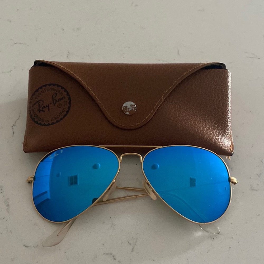 Ray Ban aviator sunglasses in color blue with gold trim. Original box included.